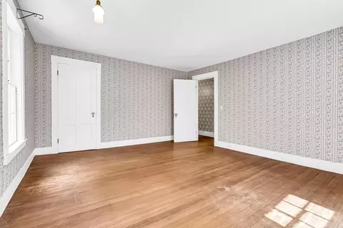Bedroom - 15 W Main St, Upton, MA 01568 photo 7 of 10