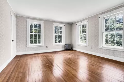 Bedroom - 15 W Main St, Upton, MA 01568 photo 3 of 10