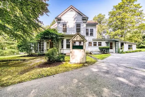 Exterior - 15 W Main St, Upton, MA 01568 photo 2 of 4