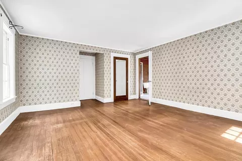 Bedroom - 15 W Main St, Upton, MA 01568 photo 9 of 10
