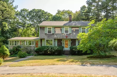 22 Old Meeting House Ln, Norwell, MA 02061