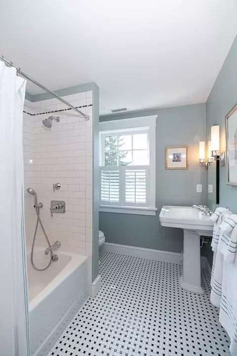 Bath - 3 Grapevine Rd, Gloucester, MA 01930 photo 3 of 3