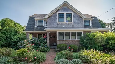 3 Grapevine Rd, Gloucester, MA 01930