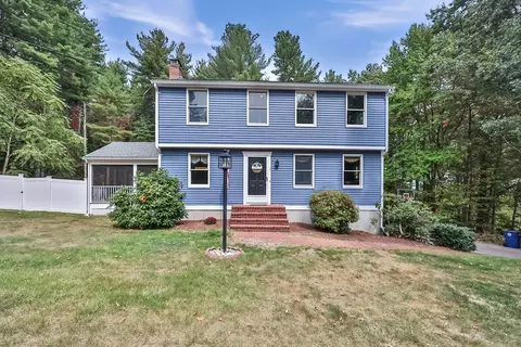 11 Puddingstone Ln, Medway, MA 02053