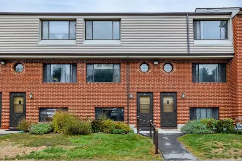 393 Farrwood Dr #393, Haverhill, MA 01835