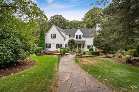 11 13 Hutchins Ct, Gloucester, MA 01930
