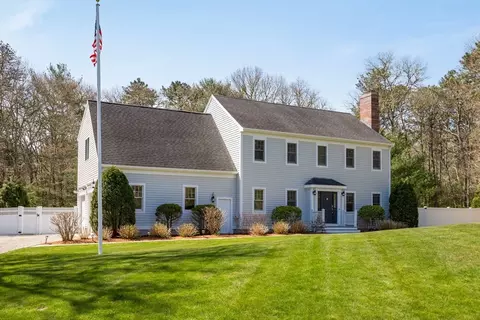 8 Blue Castle Dr, Mashpee, MA 02649