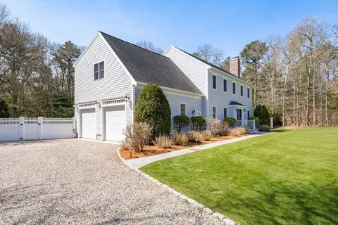 8 Blue Castle Dr, Mashpee, MA 02649 photo 4