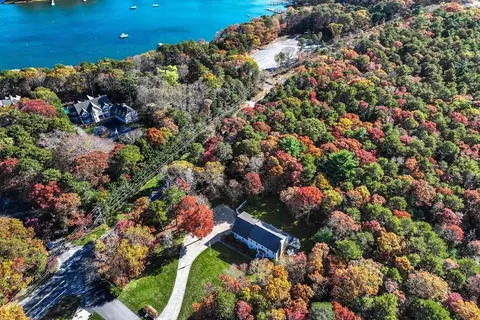 8 Blue Castle Dr, Mashpee, MA 02649 photo 2