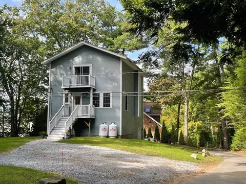 2 Water St, Sandown, NH 03873