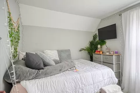 Bedroom - 11-13 Douglas Ave, Maynard, MA 01754 photo 3 of 6