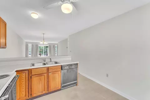 70 Castlegate Dr #70, Springfield, MA 01129 photo 11