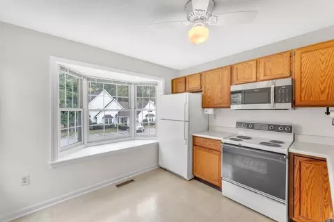 70 Castlegate Dr #70, Springfield, MA 01129 photo 10
