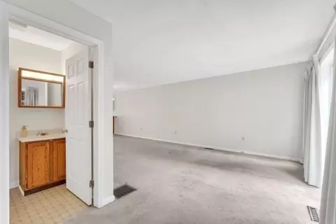 70 Castlegate Dr #70, Springfield, MA 01129 photo 16