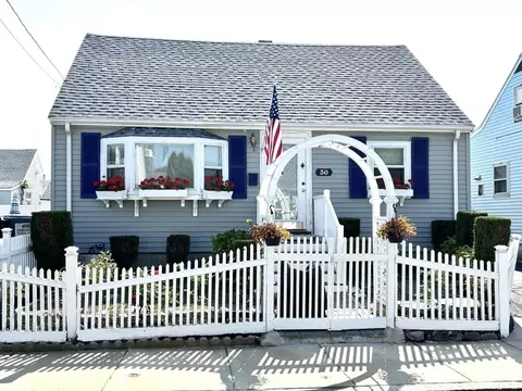 30 Townsend St, Winthrop, MA 02152