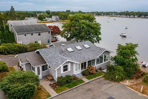 26 Grandview Ave, Wareham, MA 02558