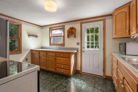 79 Fowler St, Upton, MA 01568 photo 7
