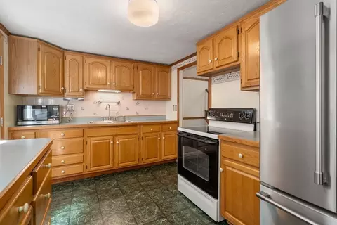 79 Fowler St, Upton, MA 01568 photo 9