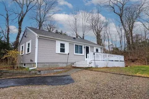 64 Dumont Dr, Barnstable, MA 02601
