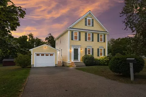 35 Oakland St, Amesbury, MA 01913