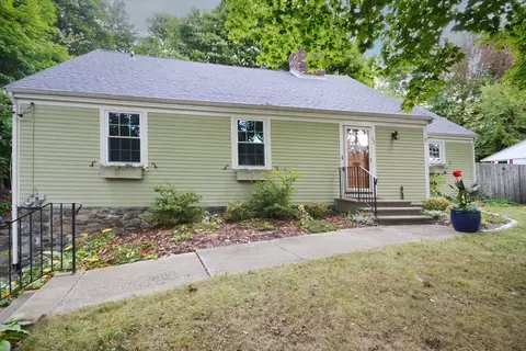22 Baxter St, Worcester, MA 01602 photo 2