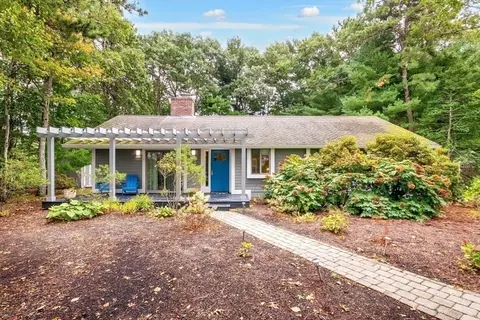 265 Fells Pond Rd, Mashpee, MA 02649