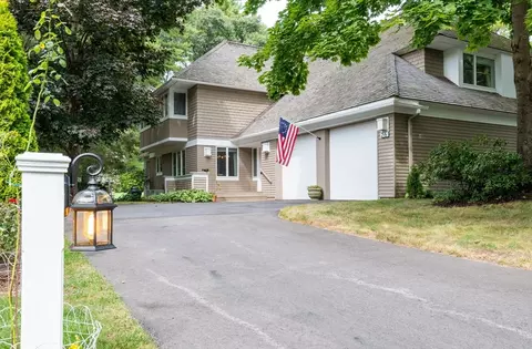 26 Southpoint Ln, Ipswich, MA 01938