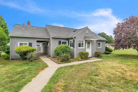172 Horseshoe Dr #172, Chicopee, MA 01022