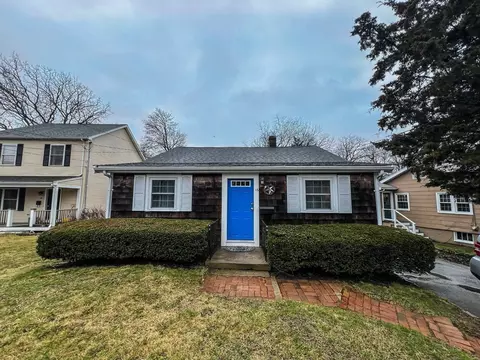 Exterior - 16 Planters Ln, Hingham, MA 02043 photo 2 of 7