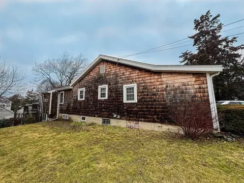 Exterior - 16 Planters Ln, Hingham, MA 02043 photo 5 of 7