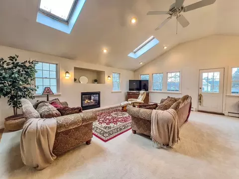 Living - 16 Planters Ln, Hingham, MA 02043 photo 2 of 4