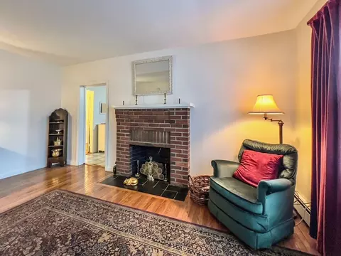 Living - 16 Planters Ln, Hingham, MA 02043 photo 4 of 4