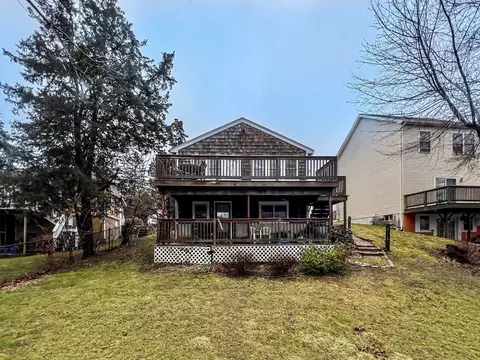 16 Planters Ln, Hingham, MA 02043
