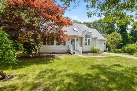 40 Shorewood Dr, Falmouth, MA 02536