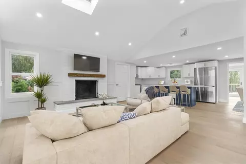 28 Bridge St, Medfield, MA 02052