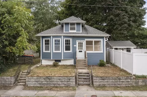 52 Cherry St, Fairhaven, MA 02719