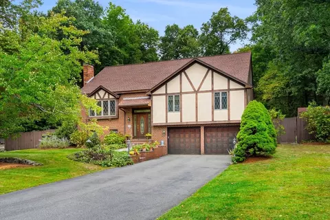 8 Naumkeag Row, Danvers, MA 01923
