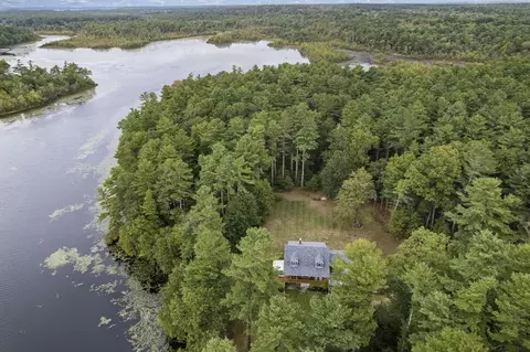 83 Lake St, Acushnet, MA 02743