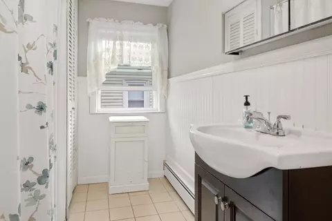 Bath - 6 Bates Park Ave, Beverly, MA 01915 photo 2 of 3