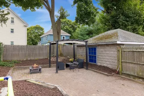 Exterior - 6 Bates Park Ave, Beverly, MA 01915 photo 7 of 7