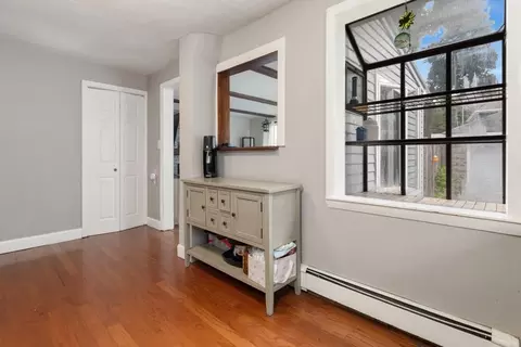 Entry Way - 6 Bates Park Ave, Beverly, MA 01915 photo 2 of 3