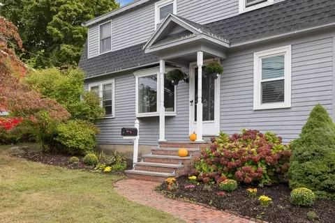 Exterior - 6 Bates Park Ave, Beverly, MA 01915 photo 2 of 7