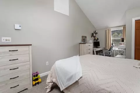 Bedroom - 6 Bates Park Ave, Beverly, MA 01915 photo 3 of 5