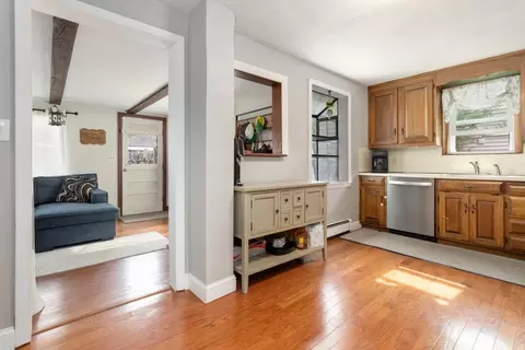 Entry Way - 6 Bates Park Ave, Beverly, MA 01915 photo 1 of 3