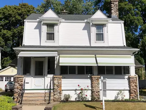 27 Longwood Ave, Holyoke, MA 01040