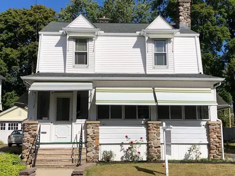 27 Longwood Ave, Holyoke, MA 01040