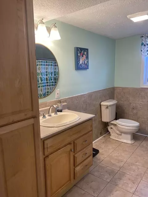 699 Valentine St, Fall River, MA 02720 photo 28