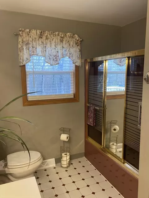 699 Valentine St, Fall River, MA 02720 photo 21