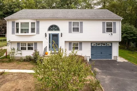 699 Valentine St, Fall River, MA 02720 photo 3