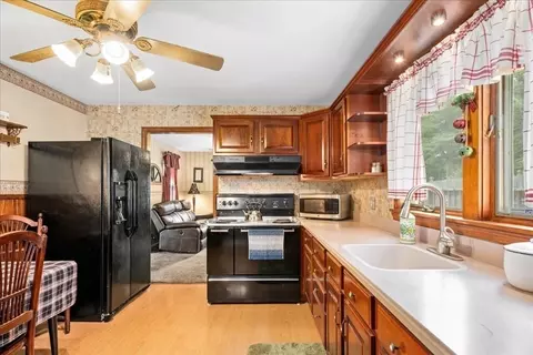 22 Hough Rd, Sutton, MA 01590 photo 4